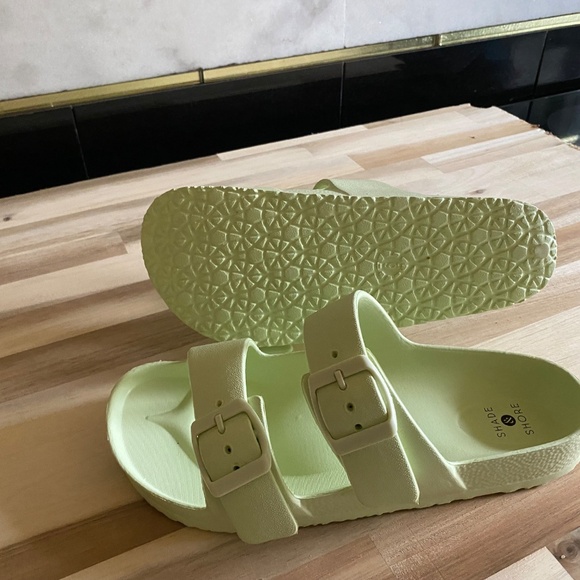 SHADE & SHORE LIME GREEN SANDALS WITH ADJUSTABLE STRAPS - Picture 10 of 13